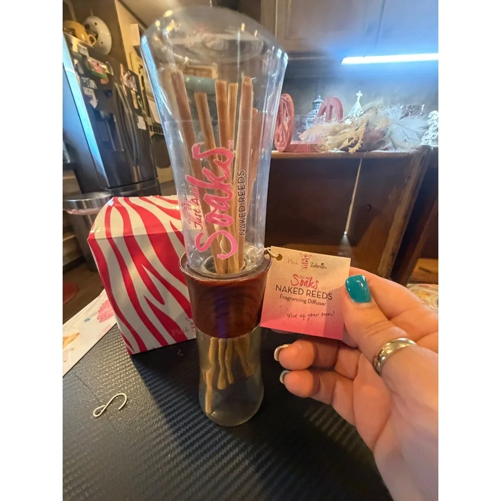 Pink Zebra Just Add Soaks Naked Reeds Fragrancing Diffuser Glass Wood Decor